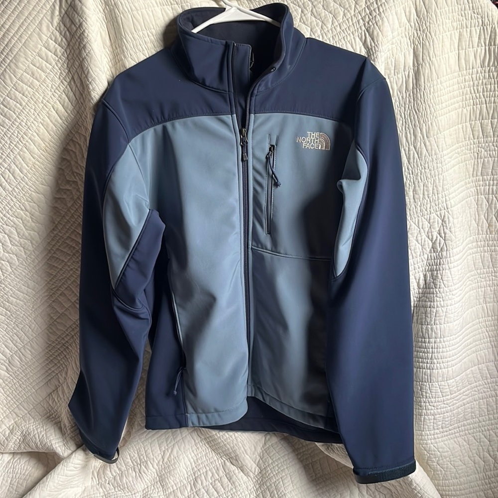 Men’s North Face jacket.